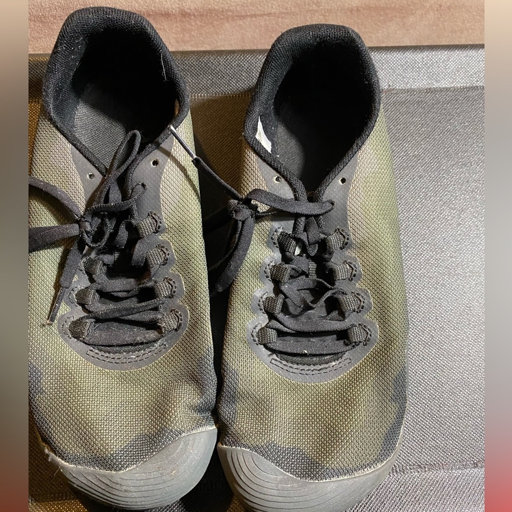 Mens 7.5 Merrill Barefoot shoes
